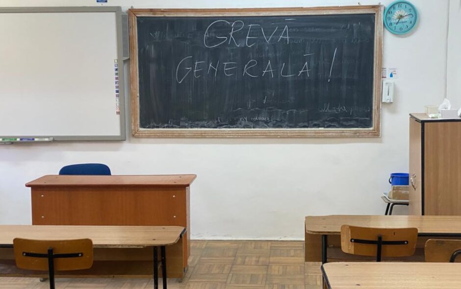 România educată a găsit lacăt pe ușa școlilor și dezacorduri în Senat